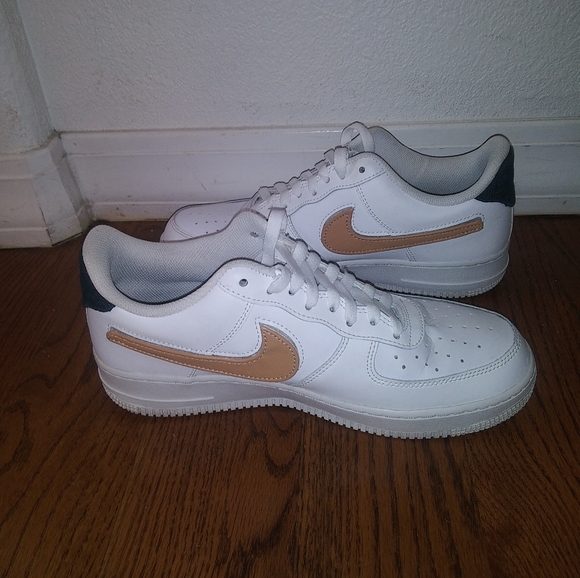 nike shoes with detachable swoosh